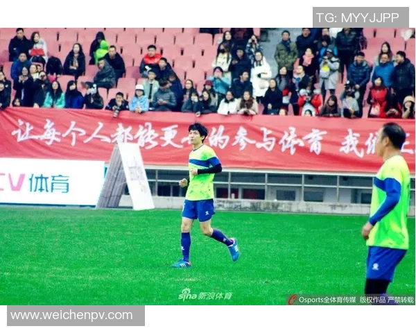 足球明星不当行为引发争议视频曝光引发社会热议与关注