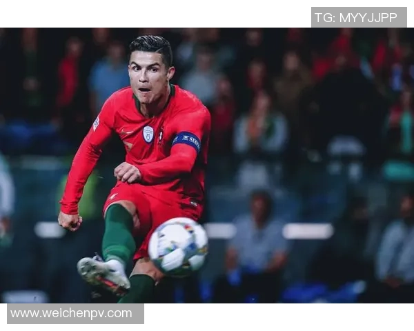 足球明星驼背现象解析及相关图片展示